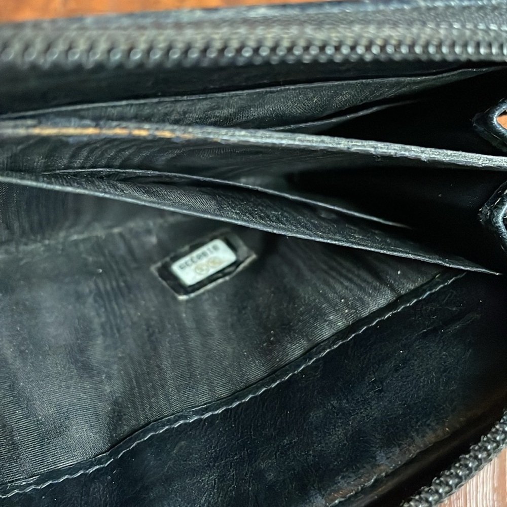 Chanel CC Caviar Zip Around Wallet in Black . Vintage and Pre Loved Condition - Picture 8 of 15